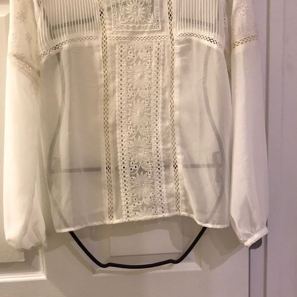 ๐ Romeo โ Juliet Couture White Embroidered Blouse - Picture 3 of 6